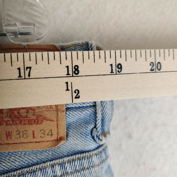 Levi's 550 Men's Light Wash Relaxed Fit Jeans Size 38x34 - Picture 9 of 11